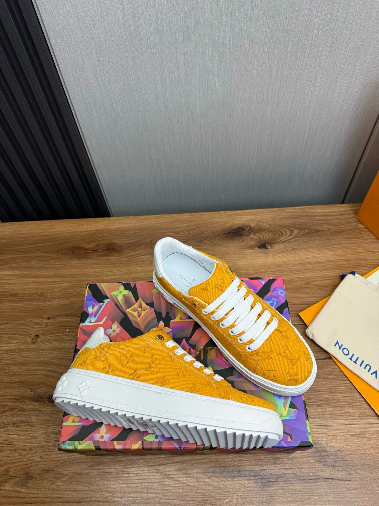 Factory price: 520💰LOUIS VUITTON [Louis VUITTON] The new trendy Lv is on the market🎁, casual and fashionable men's shoes👟The upper is made of imported original fabric + cowhide mesh lining, the original wear-resistant rubber outsole, the version is simple and elegant, exclusive for trendy men. Code number: 38-44, customized 45, 46